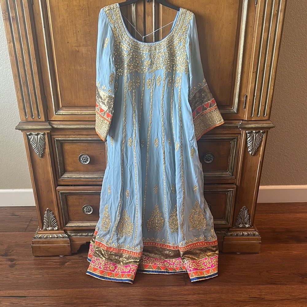 STUNNING GREY ANARKALI WITH PAJAMI AND DUPUTTA